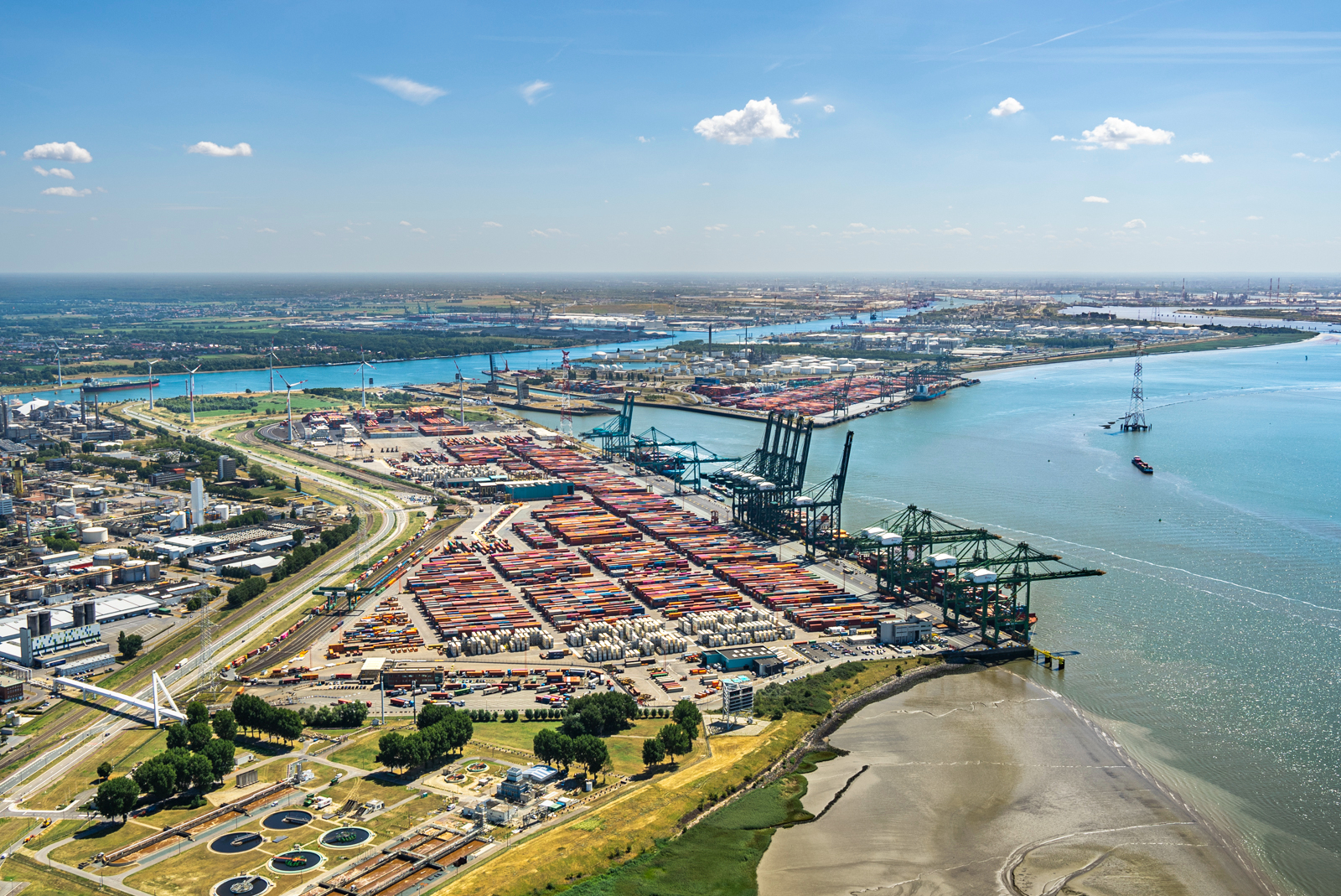 Luchtfoto Noordzeeterminal