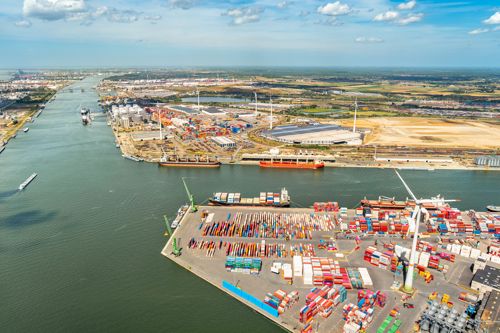 luchtfoto PSA Breakbulk Terminal